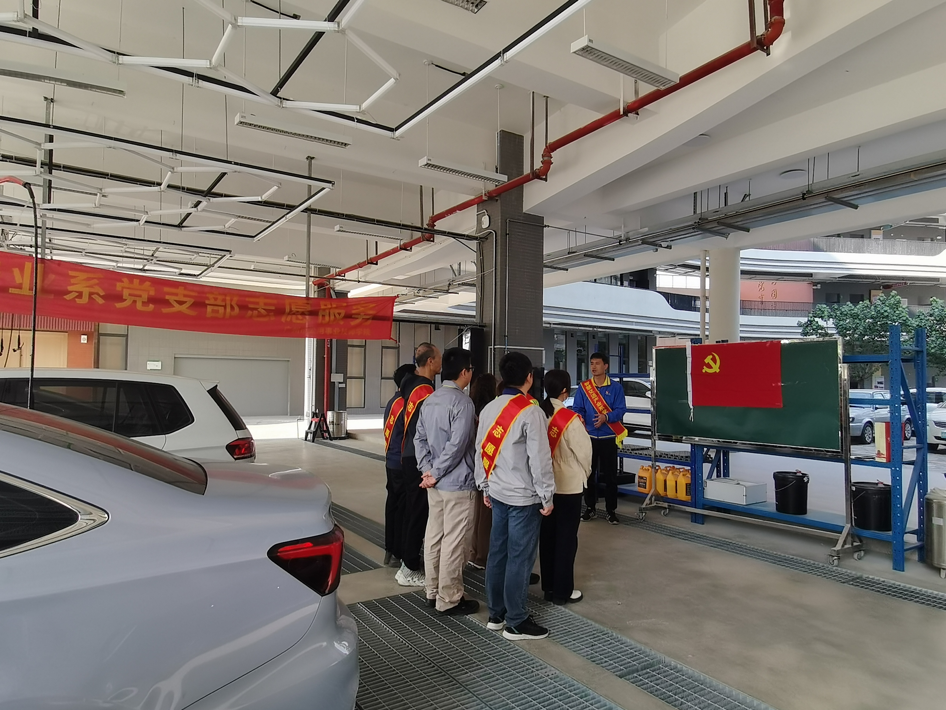 党建引领践初心  交通志愿暖民心