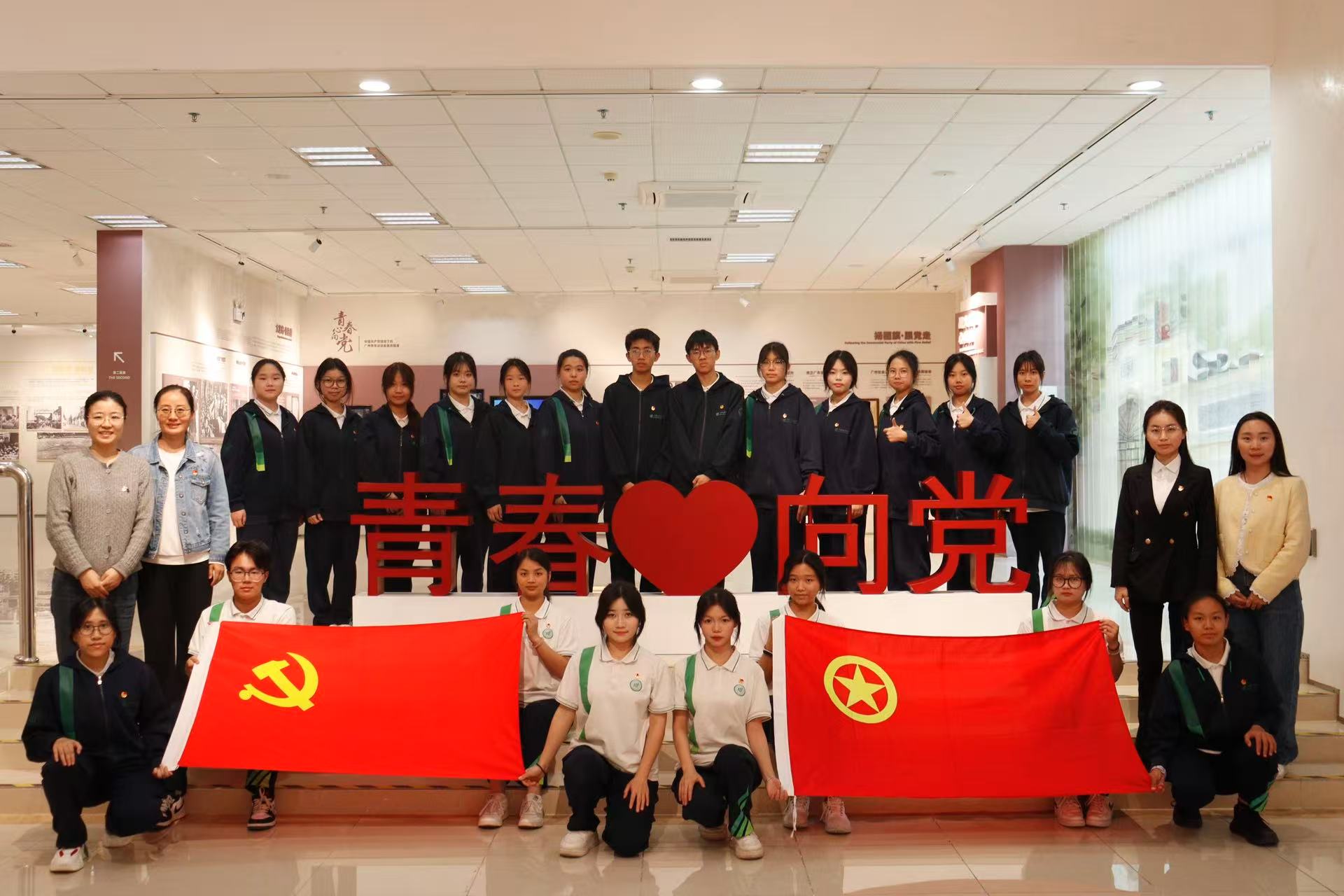 团校之行寻史迹 卓怡青年展风华