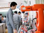 机电专业学生正在进行创新设计